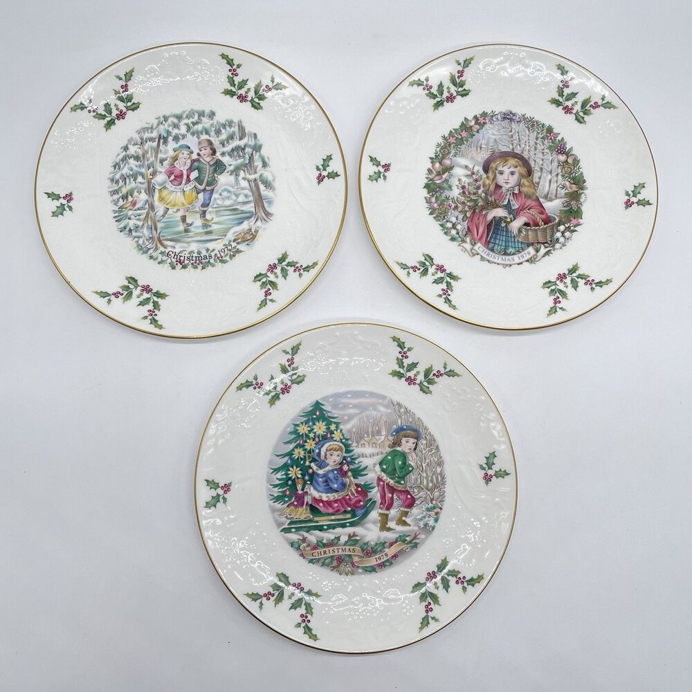 Royal Doulton Christmas Plates 1977 1978 1979 Set of 3 England 8 1/4”